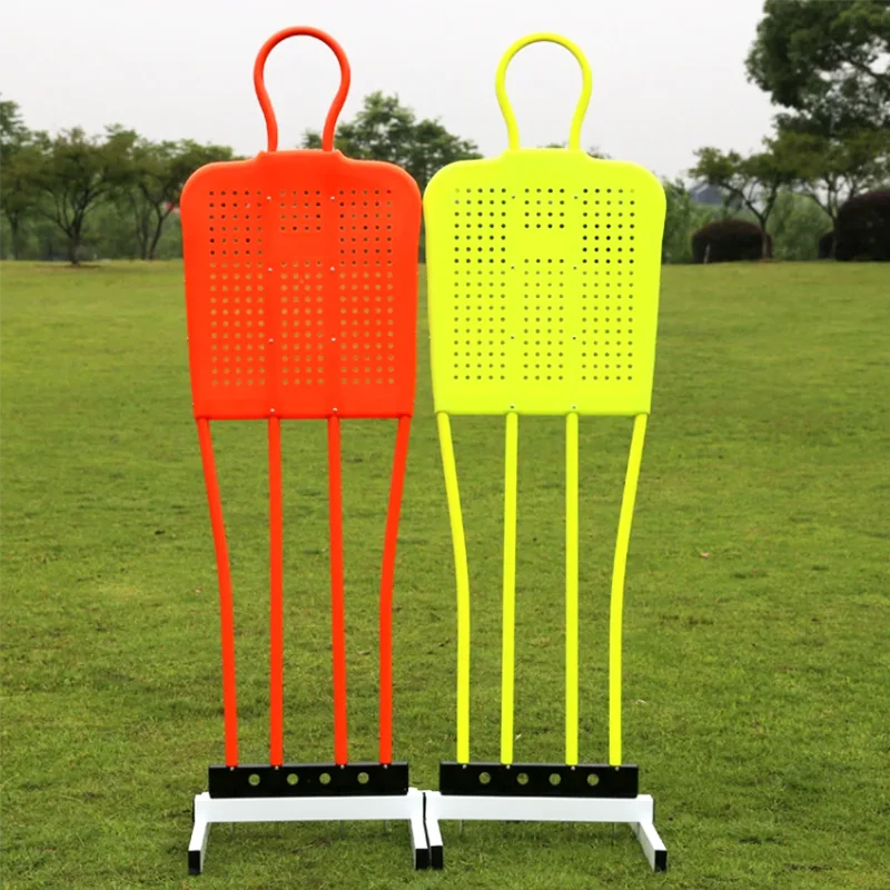 Belangrikste kenmerke en gebruike van 'n metaalgebaseerde sokkermuur